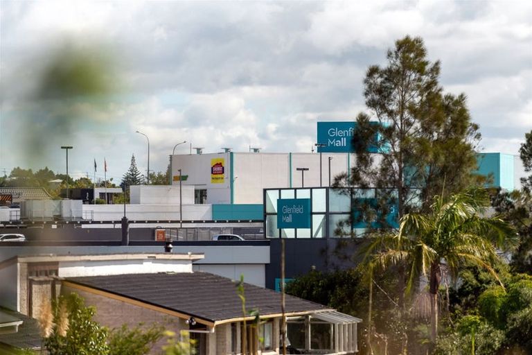 Photo of property in 2/1 Mulberry Place, Glenfield, Auckland, 0629