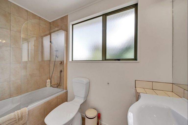 Photo of property in 3a Hillcrest Street, Glen Avon, New Plymouth, 4312