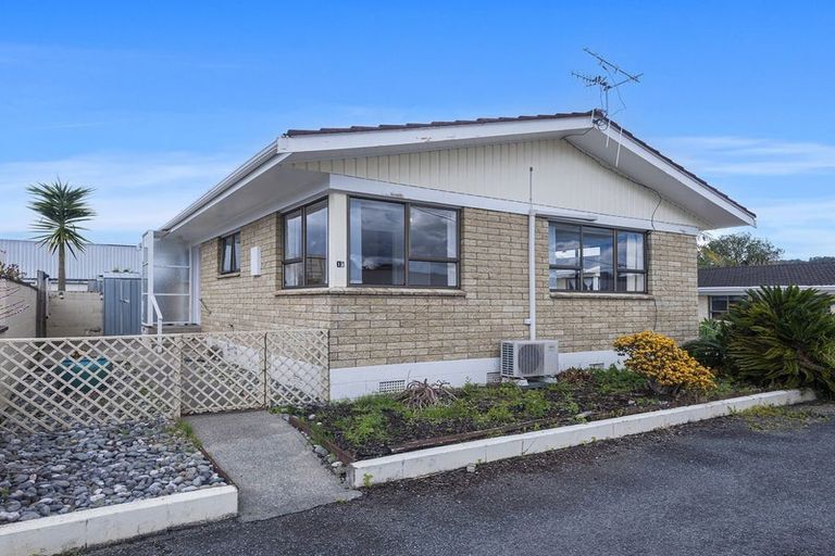 Photo of property in 27 Kamo Road, Regent, Whangarei, 0112