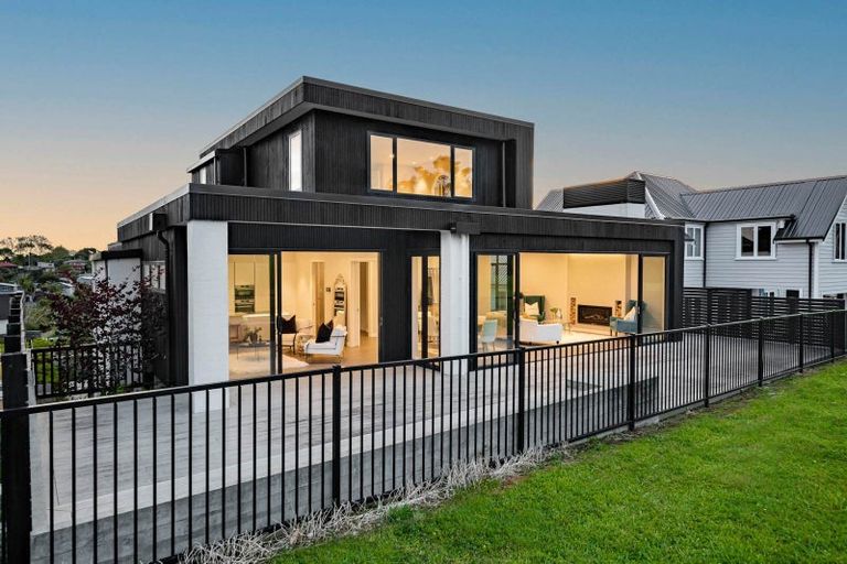 Photo of property in 14 Third Fairway Place, Albany, Auckland, 0632