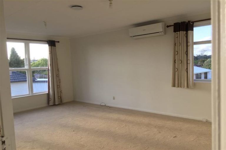 Photo of property in 1/8 Valdale Road, Henderson, Auckland, 0610