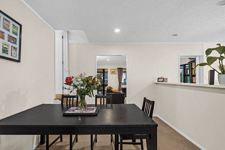 Photo of property in 24 Kenneth Hopper Place, Manly, Whangaparaoa, 0930
