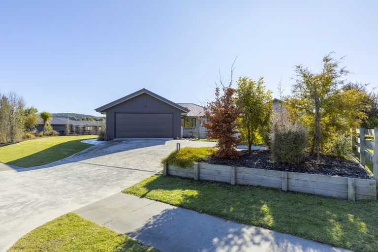 Photo of property in 3 Karaka Place, Kinloch, Taupo, 3377