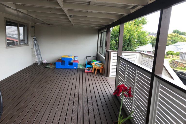 Photo of property in 7 Chilcott Road, Henderson, Auckland, 0612