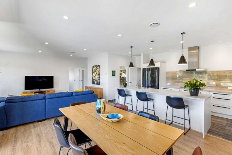 Photo of property in 11 Paradise Way, Amberley, 7410