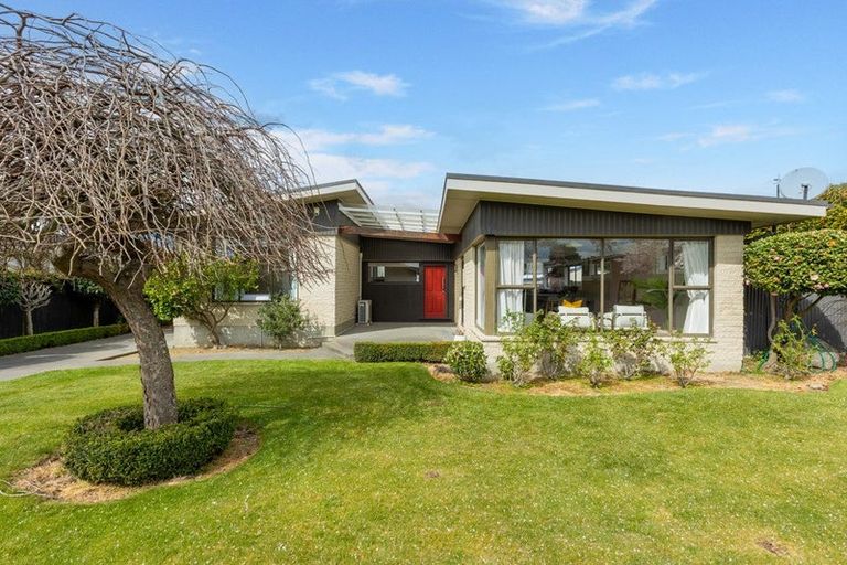 Photo of property in 48 Glenharrow Avenue, Avonhead, Christchurch, 8042