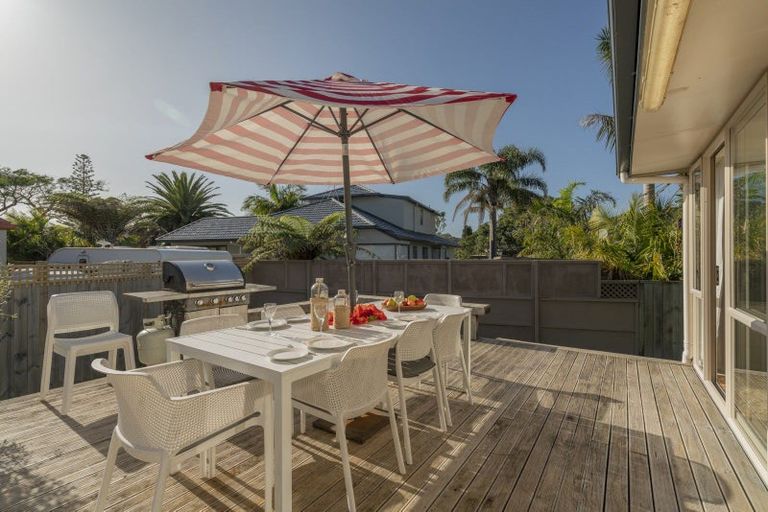 Photo of property in 37 Hahei Beach Road, Hahei, Whitianga, 3591