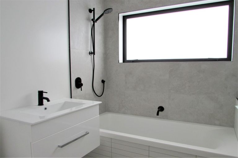 Photo of property in 84 Maupuia Road, Maupuia, Wellington, 6022