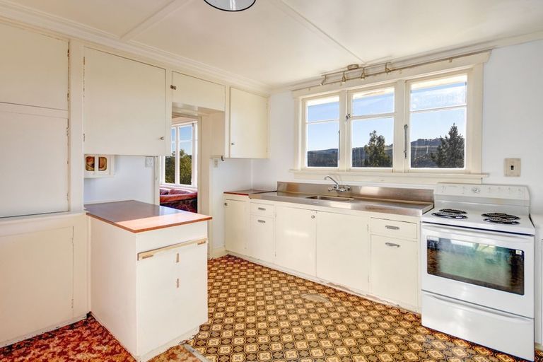 Photo of property in 30 Scotland Terrace, Green Island, Dunedin, 9018