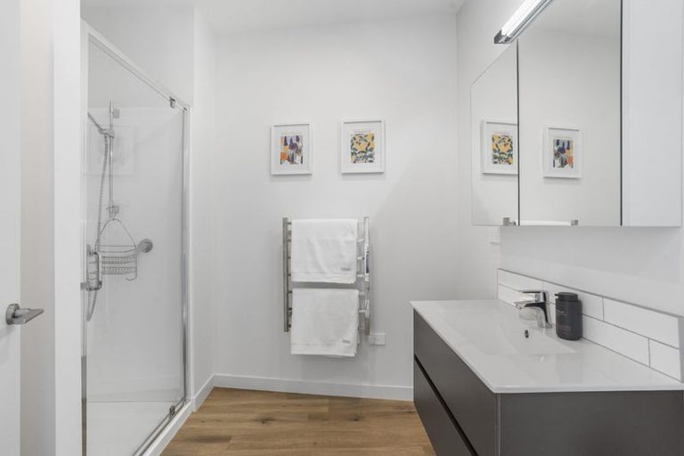 Photo of property in 13/1 Genevieve Lane, Hobsonville, Auckland, 0616