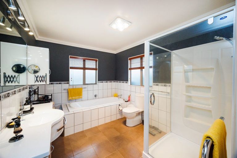 Photo of property in 3 Lourie Way, Fitzherbert, Palmerston North, 4410