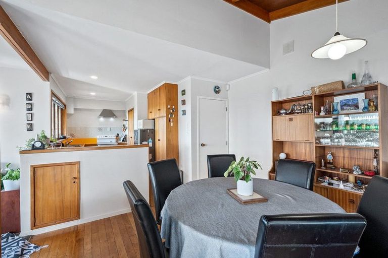 Photo of property in 315 Glenfield Road, Glenfield, Auckland, 0629