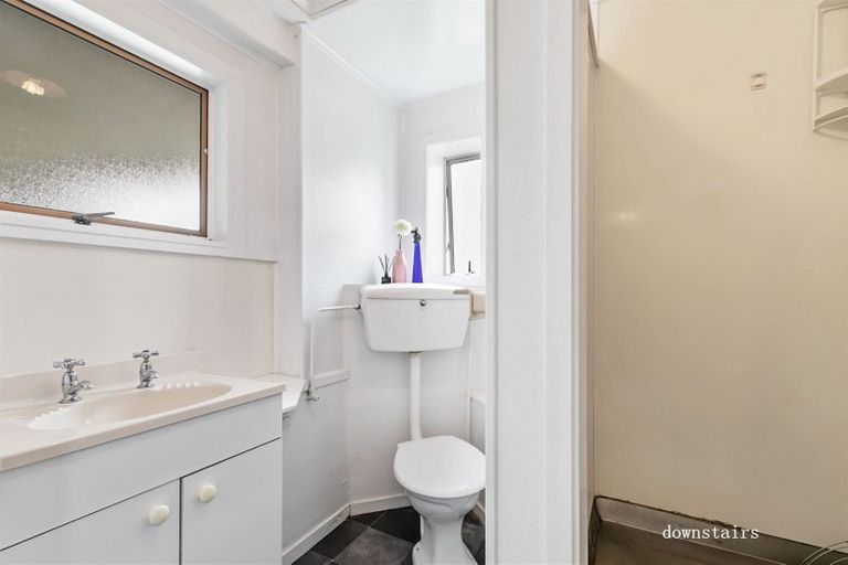 Photo of property in 53 Sunnynook Road, Forrest Hill, Auckland, 0620