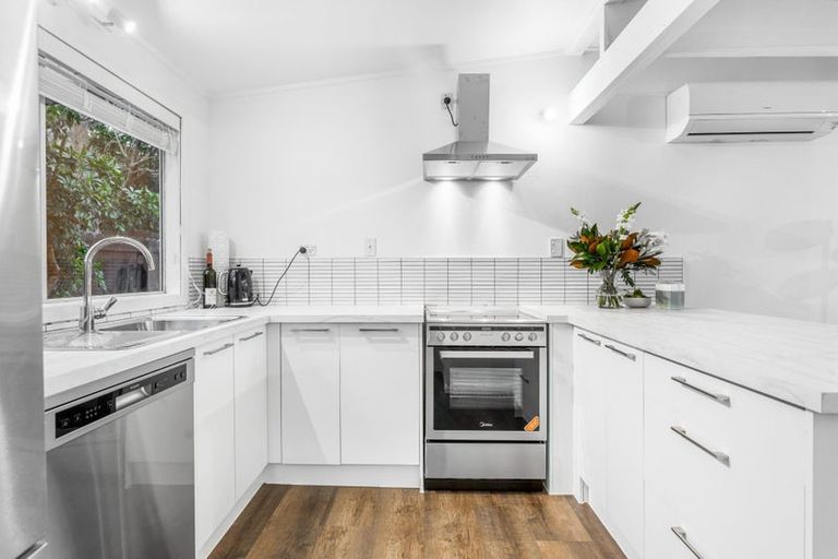 Photo of property in 1/29 Kemp Road, Massey, Auckland, 0614