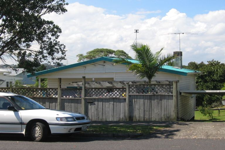 Photo of property in 3 Queen Mary Avenue, New Lynn, Auckland, 0600