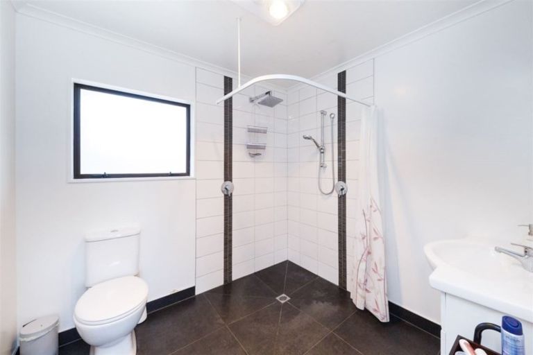 Photo of property in 77 Pacific Drive, Fitzherbert, Palmerston North, 4410