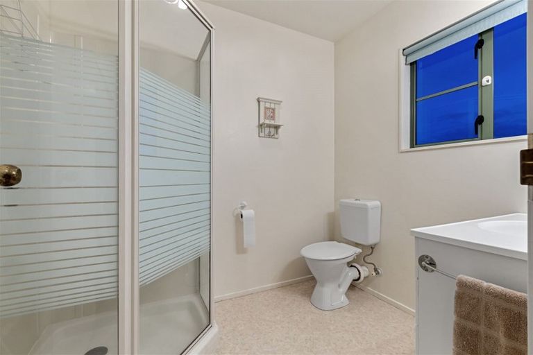 Photo of property in 2/84 Carlisle Road, Browns Bay, Auckland, 0632
