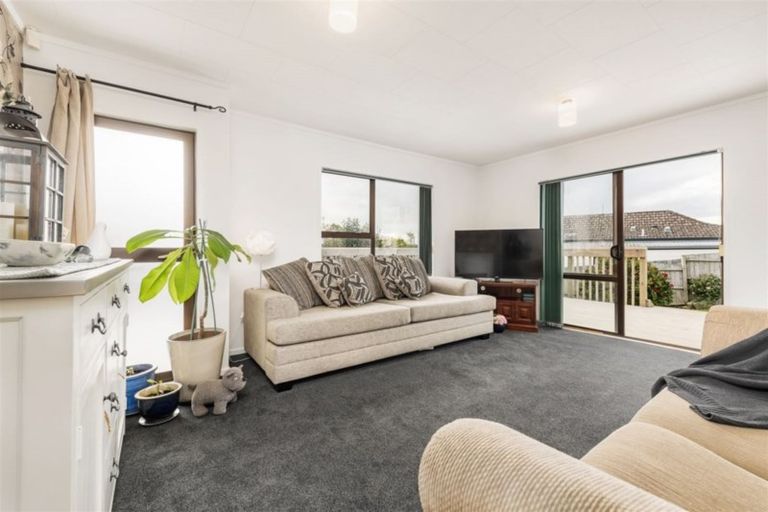 Photo of property in 1/25 Clearview Heights, Ranui, Auckland, 0612