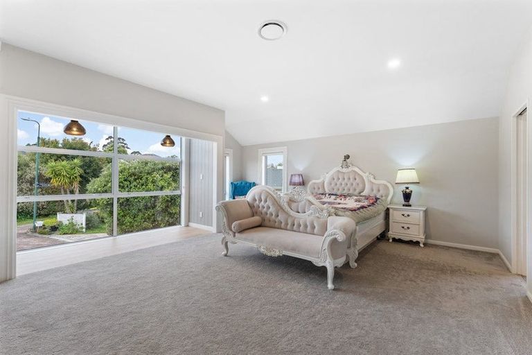 Photo of property in 17 Te Hoe Grove, Pinehill, Auckland, 0632