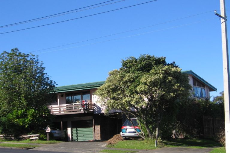 Photo of property in 73 Redoubt Road, Goodwood Heights, Auckland, 2105
