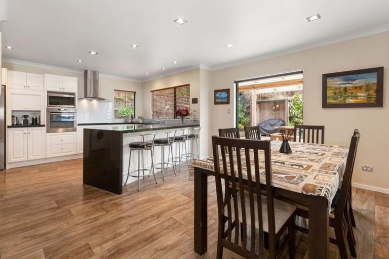 Photo of property in 6a Manuwai Road, Torbay, Auckland, 0630