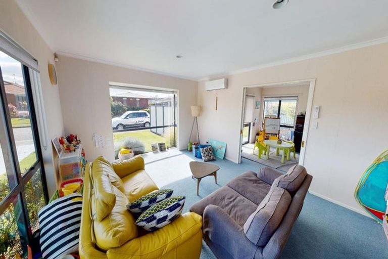 Photo of property in 1 Warwick Place, Springvale, Whanganui, 4501