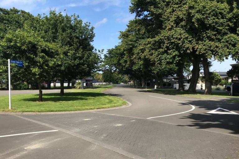 Photo of property in 11 Grand Oaks Drive, Awapuni, Palmerston North, 4412