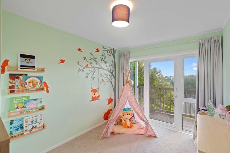 Photo of property in 53 Island Bay Road, Beach Haven, Auckland, 0626