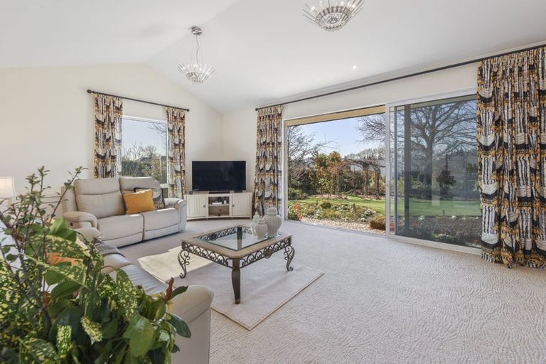 Photo of property in 72 Oakgrove Drive, Rangiora, 7400