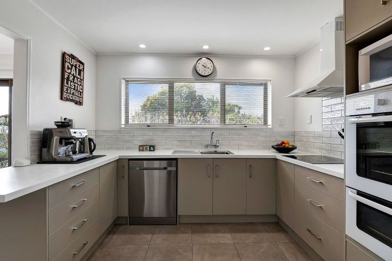 Photo of property in 11 Leatham Avenue, Strandon, New Plymouth, 4312