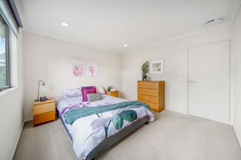 Photo of property in 1/36 Darren Crescent, Half Moon Bay, Auckland, 2012