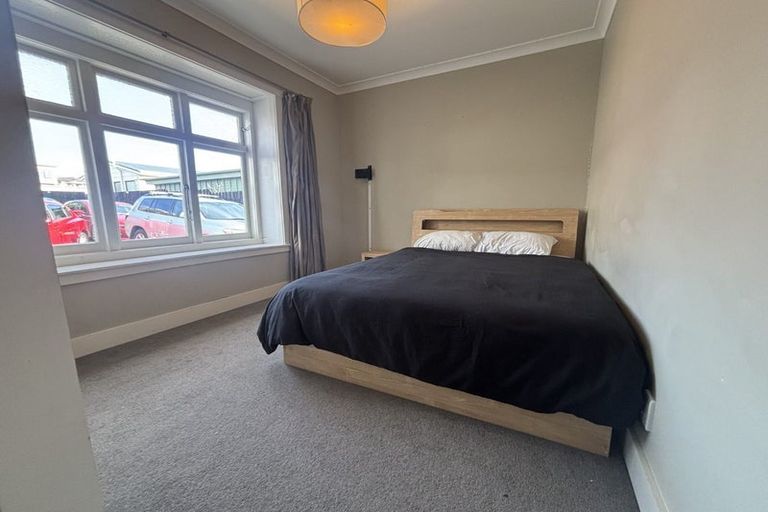 Photo of property in 2b Neil Avenue, Te Atatu Peninsula, Auckland, 0610