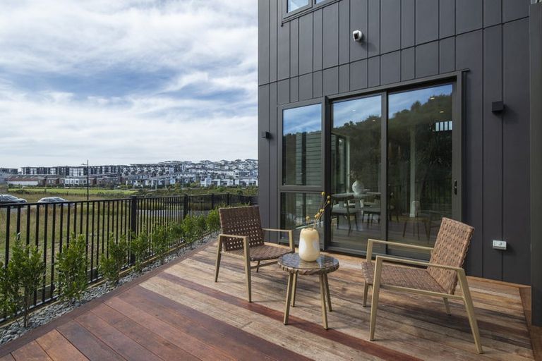 Photo of property in 52 Streamview Way, Long Bay, Auckland, 0630