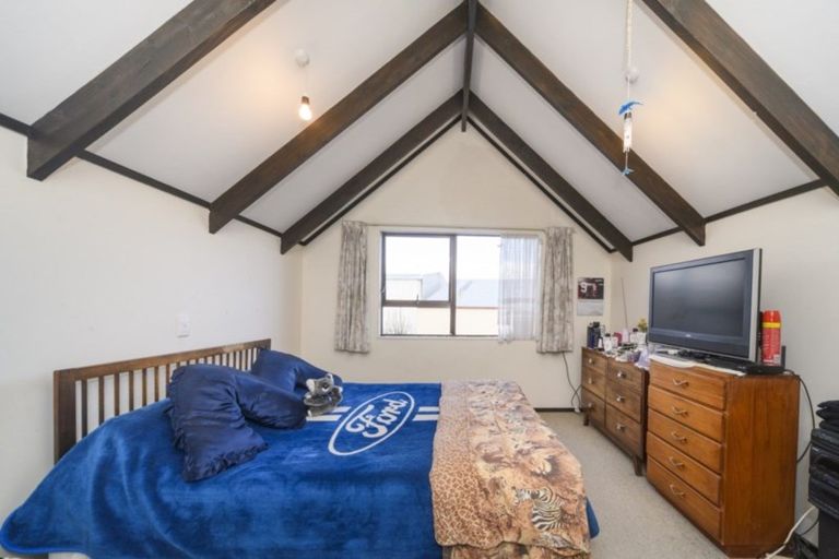 Photo of property in 46 Acacia Street, Kelvin Grove, Palmerston North, 4414