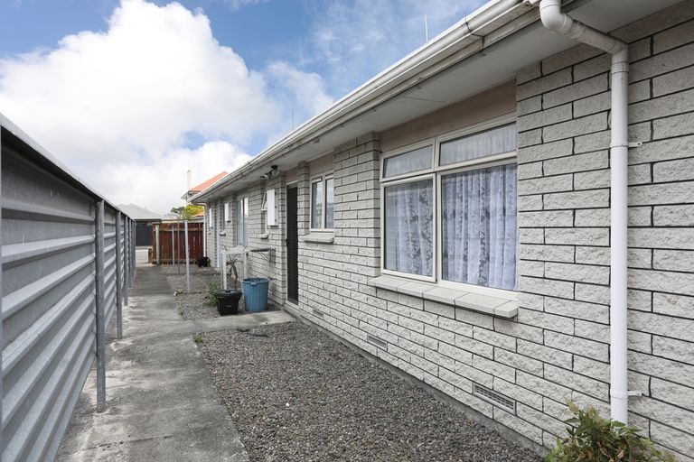 Photo of property in 2/297 Ruahine Street, Terrace End, Palmerston North, 4410