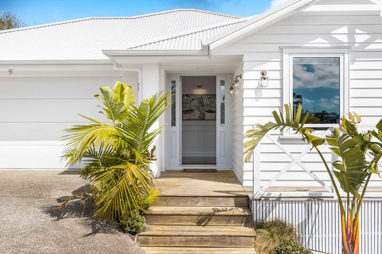 Photo of property in 7 Odlin Lane, Red Beach, 0932