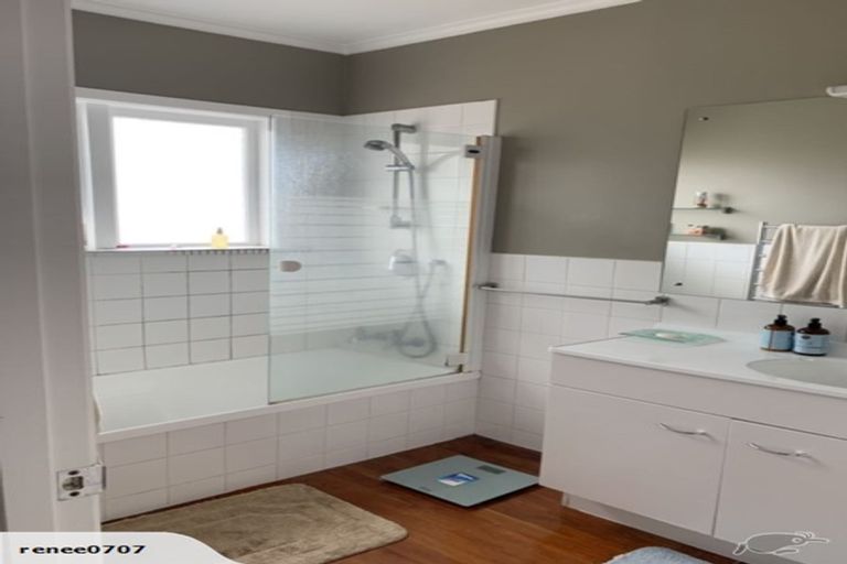 Photo of property in 1/130 Onewa Road, Northcote, Auckland, 0627