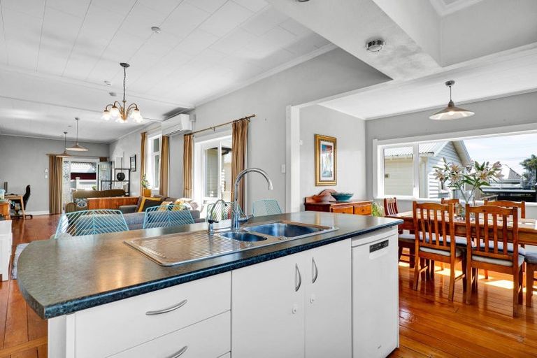 Photo of property in 23 Belt Road, Moturoa, New Plymouth, 4310