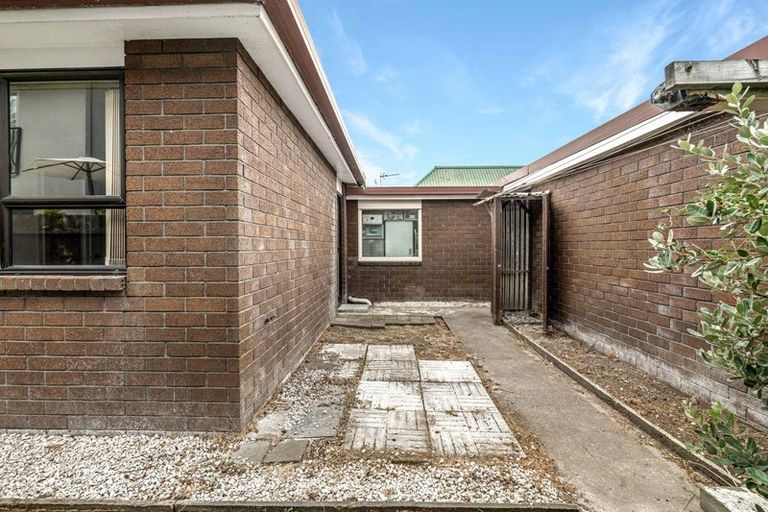 Photo of property in 2/218 Lincoln Road, Addington, Christchurch, 8024