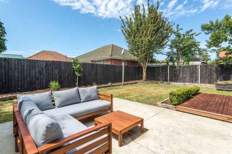 Photo of property in 32 Ambleside Drive, Burnside, Christchurch, 8053