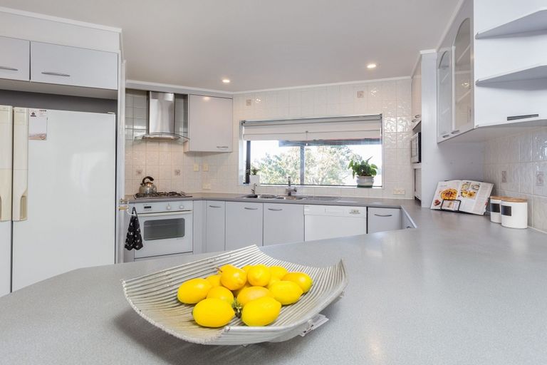 Photo of property in 27 Nirvana Way, Mount Roskill, Auckland, 1041