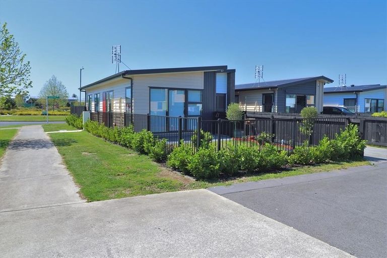 Photo of property in 1 Swamp Kauri Grove, Papakura, 2110