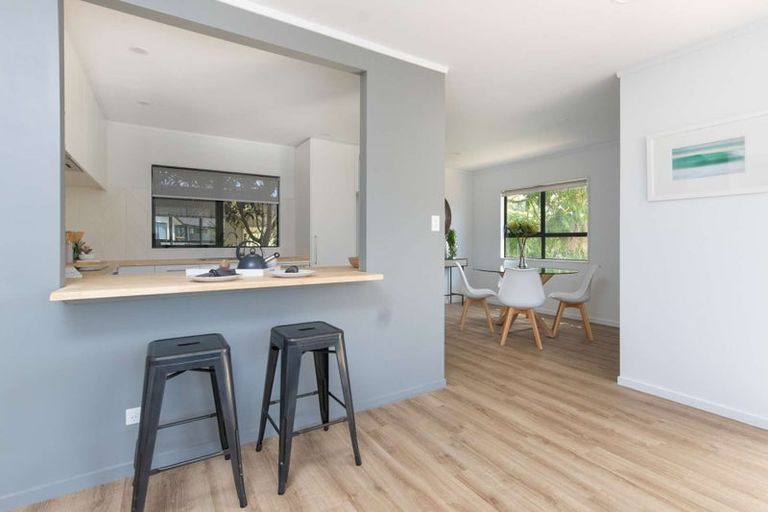 Photo of property in 94 Beach Haven Road, Beach Haven, Auckland, 0626