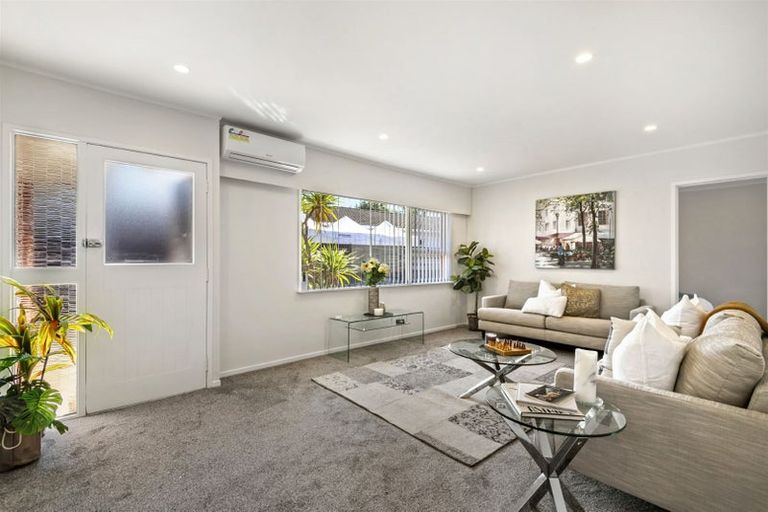 Photo of property in 1/12 Keldale Place, Forrest Hill, Auckland, 0620