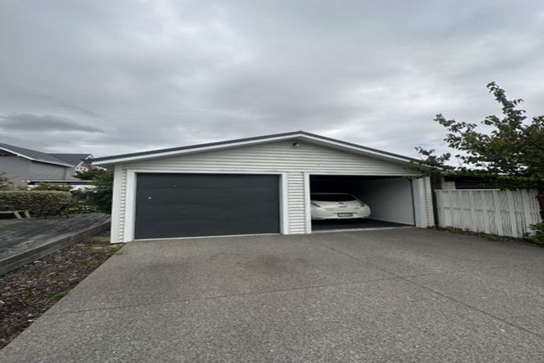 Photo of property in 33 Kotare Street, Fendalton, Christchurch, 8041