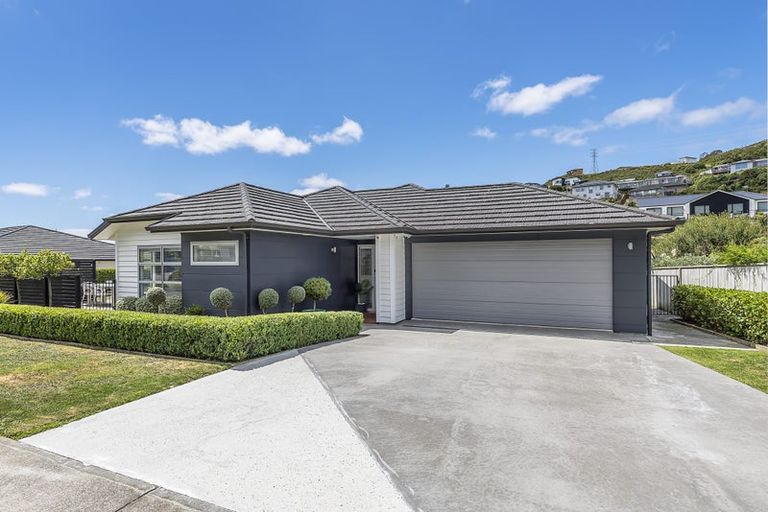 Photo of property in 12 Banks Boulevard, Whitby, Porirua, 5024