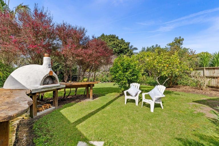 Photo of property in 13 Ferry Road, Waipu, 0510