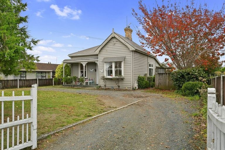 Photo of property in 233 Shakespeare Street, Leamington, Cambridge, 3432