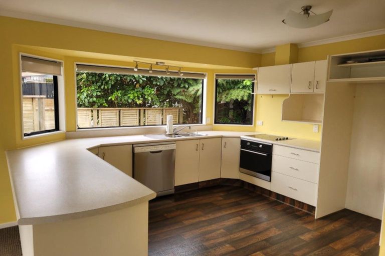 Photo of property in 6 Puketotara Street, Highlands Park, New Plymouth, 4312