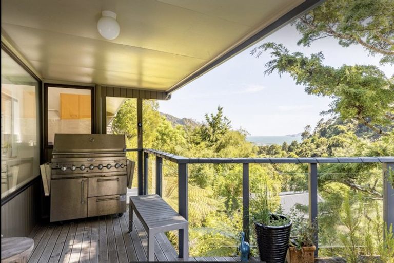 Photo of property in 136 Cheviot Road, Lowry Bay, Lower Hutt, 5013